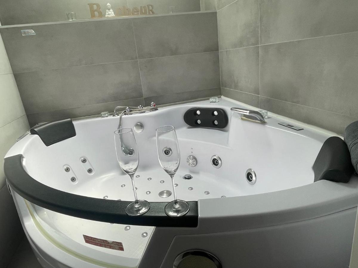 Le Bourget - Suite Romantique Narbona Exterior foto